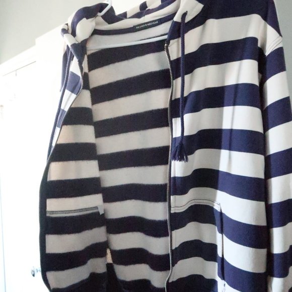 Christy Hoodie - Picture 6 of 7